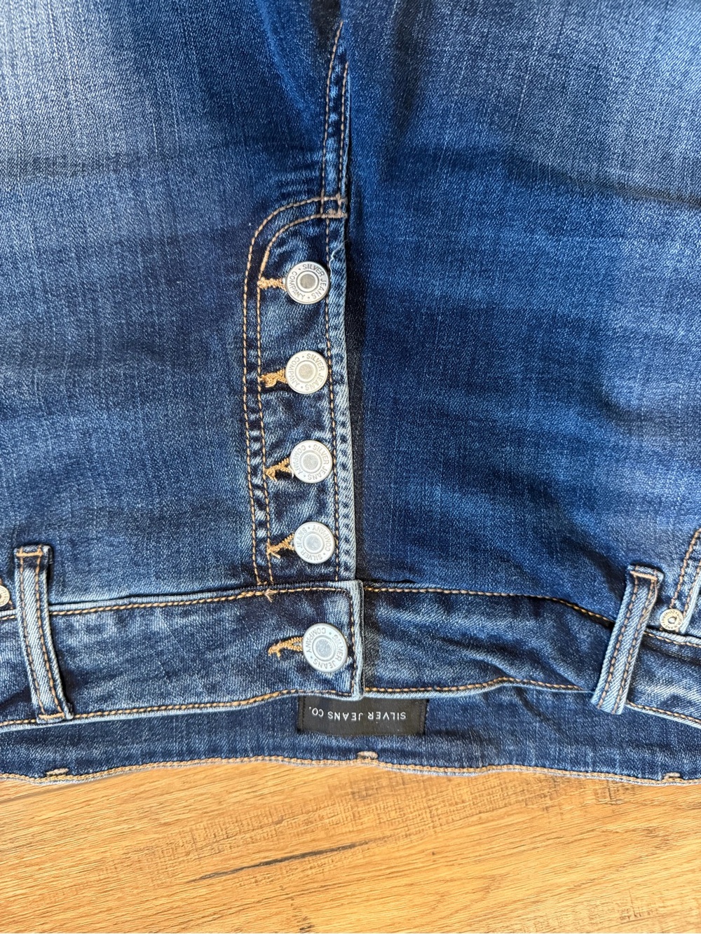 NWT Silver Women's Distressed High-Rise Denim Shorts - Dark Blue 18W - Picture 2 of 10